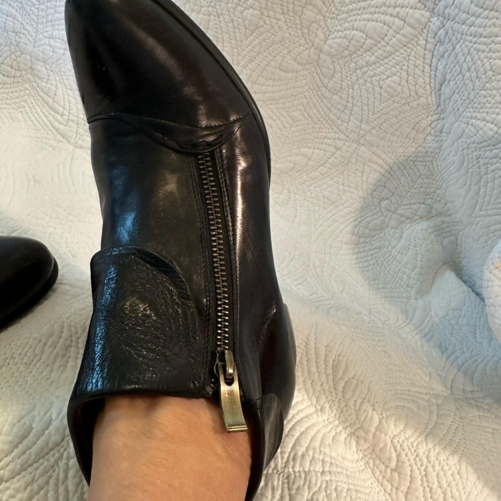 Everybody bootie by B.Z. Moda